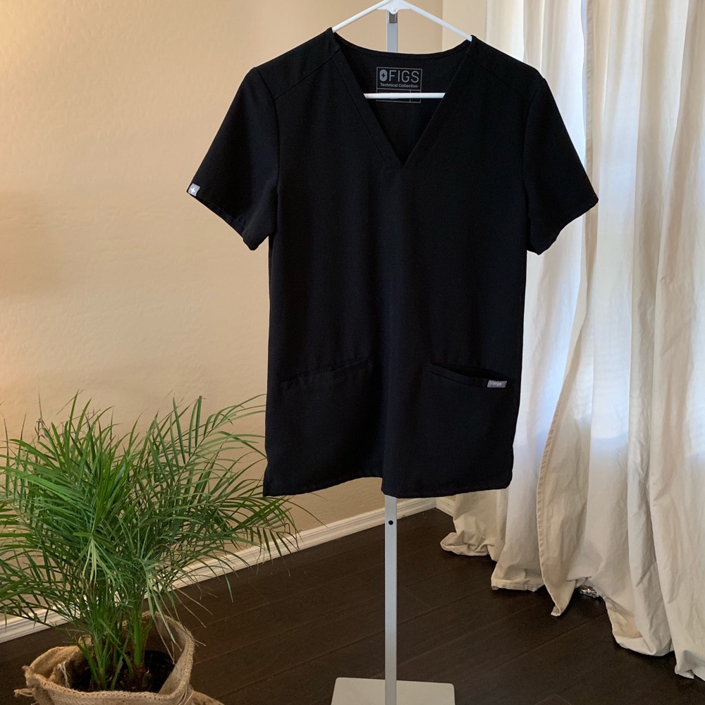 Figs Casma 3 pocket // black scrub top